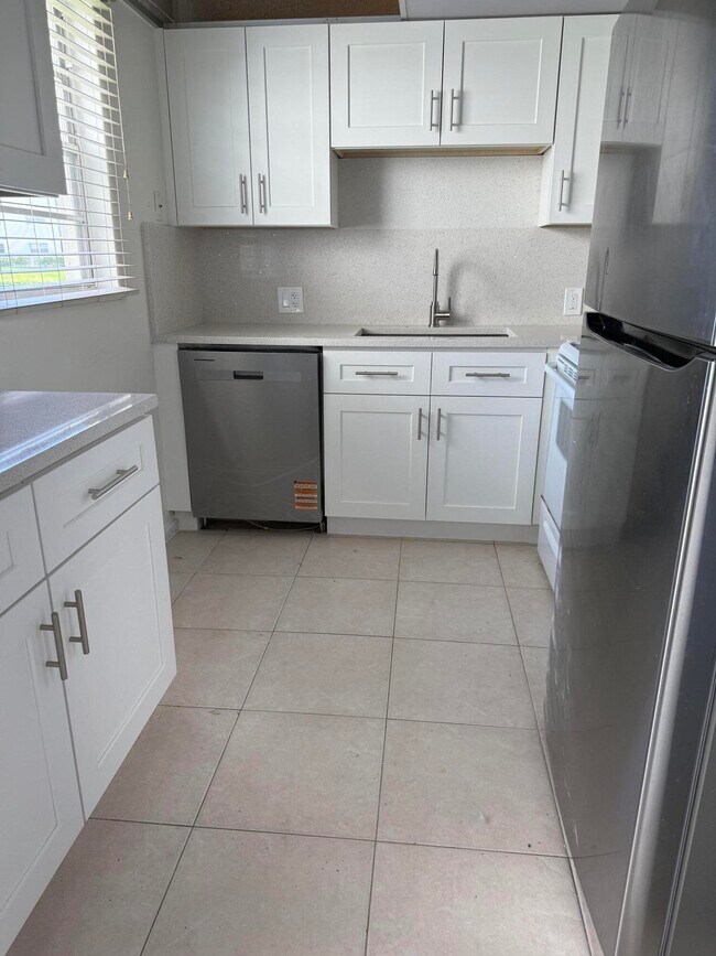 Building Photo - 347 Mansfield I