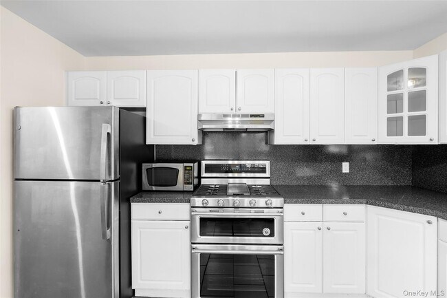 Building Photo - 26 Pequot Ave