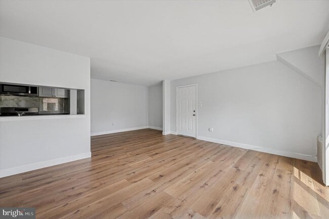 Building Photo - 206 Hickory Ct