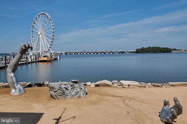 Building Photo - 145 Riverhaven Dr