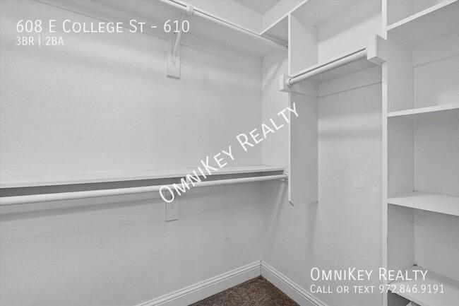 Building Photo - 608 E College St