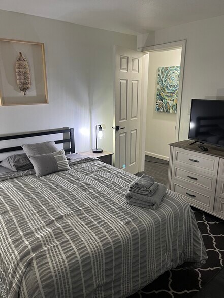 Building Photo - 809 Trumbull Dr