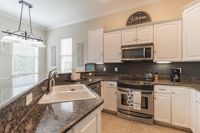 Building Photo - 4742 Amhurst Cir