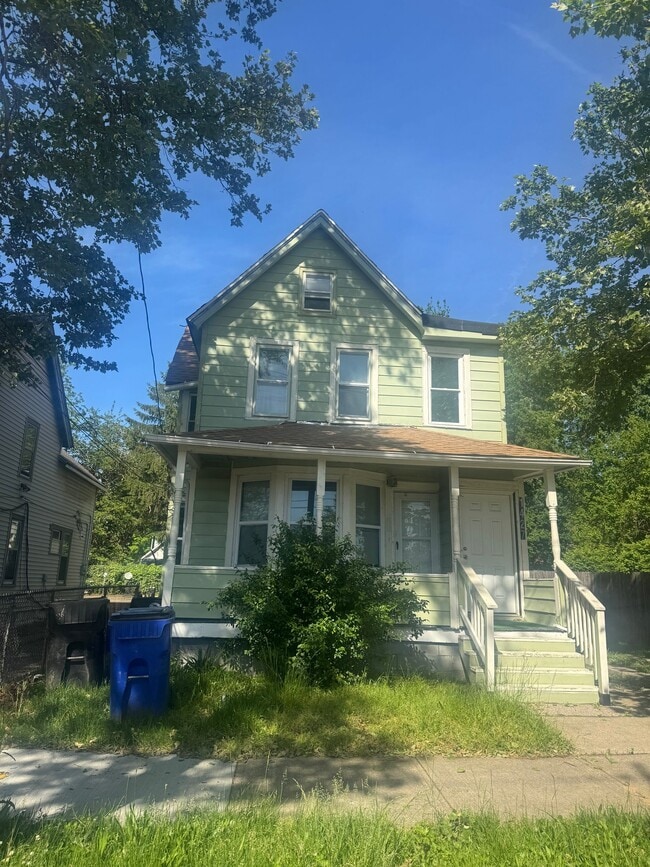 Building Photo - 1427 E 51st St