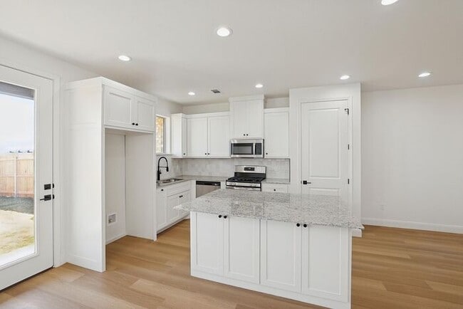 Building Photo - 19101 Sierra Madre Dr