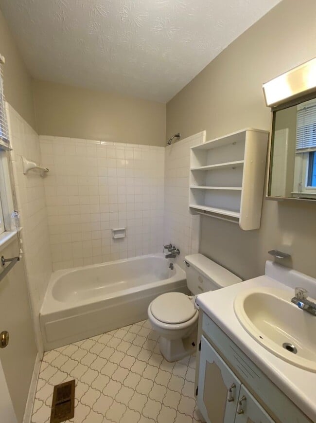 Building Photo - 1329 Montevallo Rd