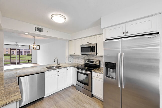 Building Photo - 9650 Victoria Ln