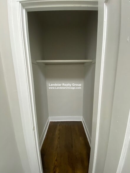 Building Photo - 736 Reba Pl