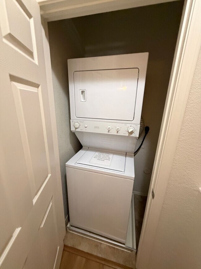 Building Photo - beautiful 2 bed, 2.5 bath condominium in the elegant Via De Cielo gated community in Chandler!