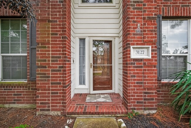 Building Photo - 3127 Edgewood Dr