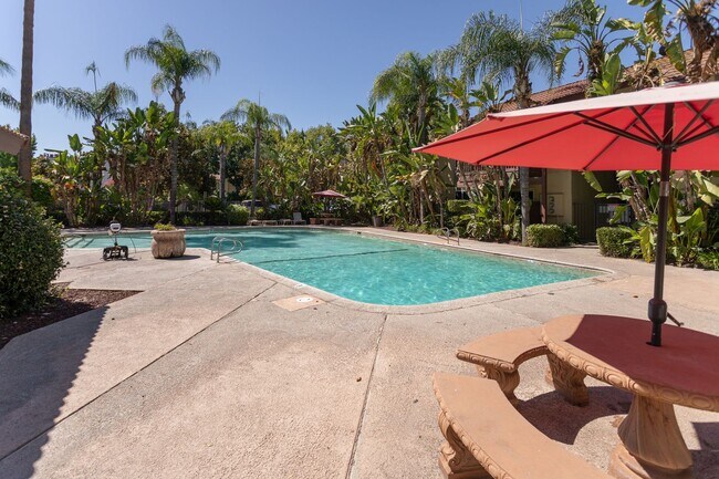 Building Photo - Villa Borgata Condo with Newer Flooring, P...