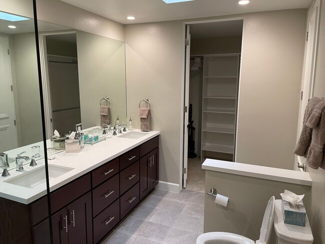 Building Photo - Fully Furnished Annual Lease Available