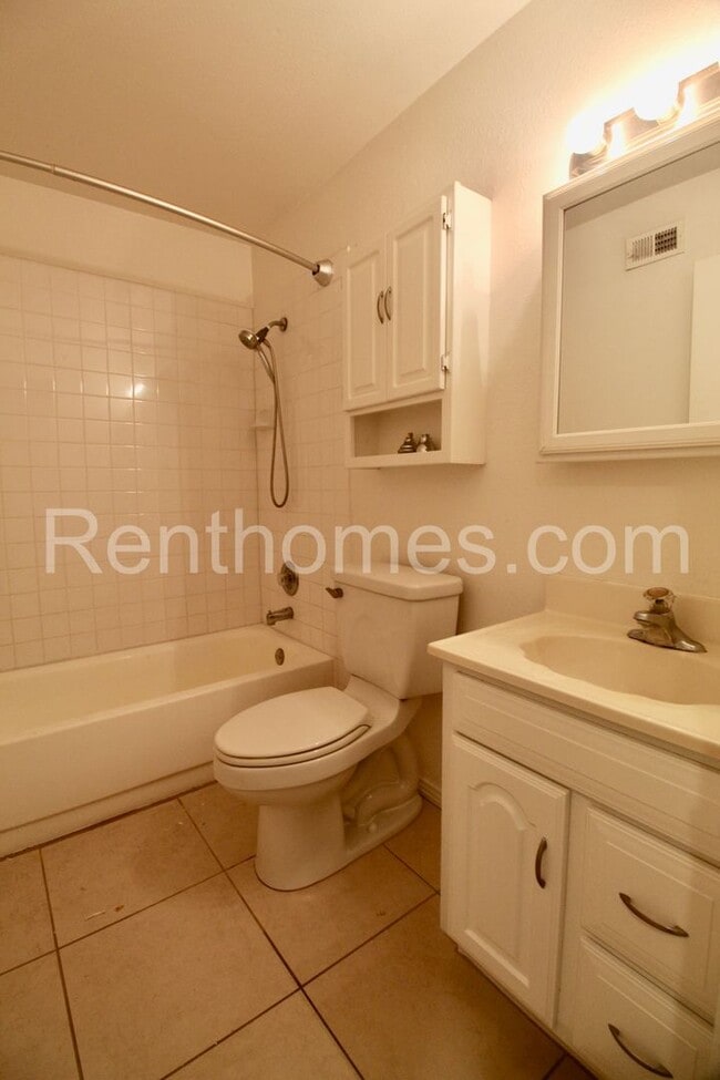 Building Photo - 8616 Longwood St