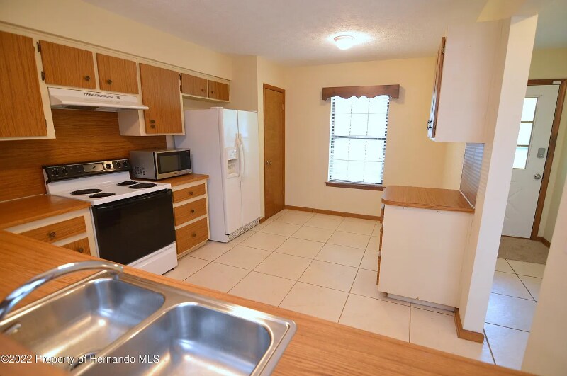 Building Photo - 909 Candlebrook Ln