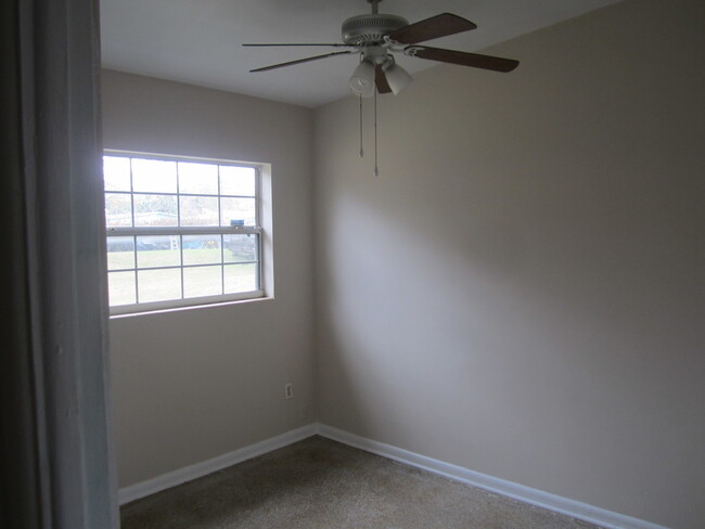 Building Photo - 2 Bedroom 1 Bath Duplex available for Rent...