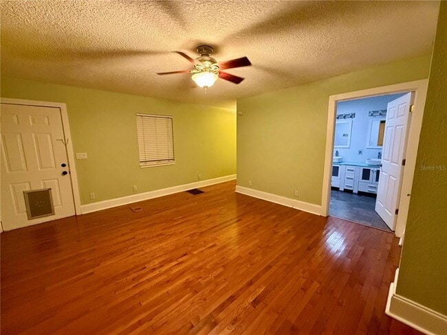 Building Photo - 2540 Dartmouth Ave N