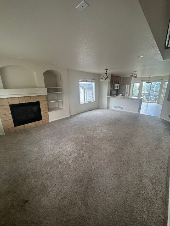 Building Photo - 2127 Mainsail Dr