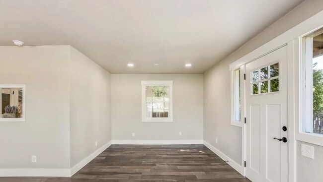 Building Photo - Charming Craftsman-Style Home in Boise 837...