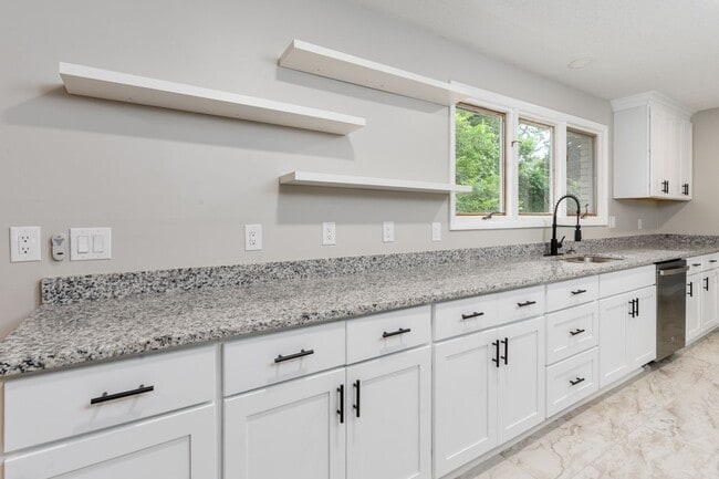 Building Photo - 400 Derby Ln