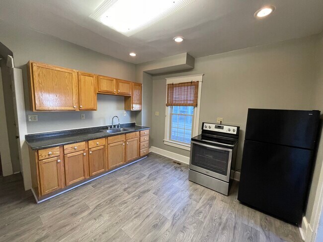 Building Photo - 235 N Oxford St