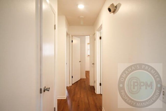 Building Photo - Spacious 3 Bedroom / 1 Bathroom Home in Be...