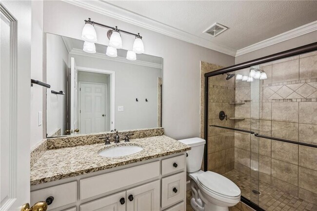 Building Photo - 25316 Plantation Dr NE