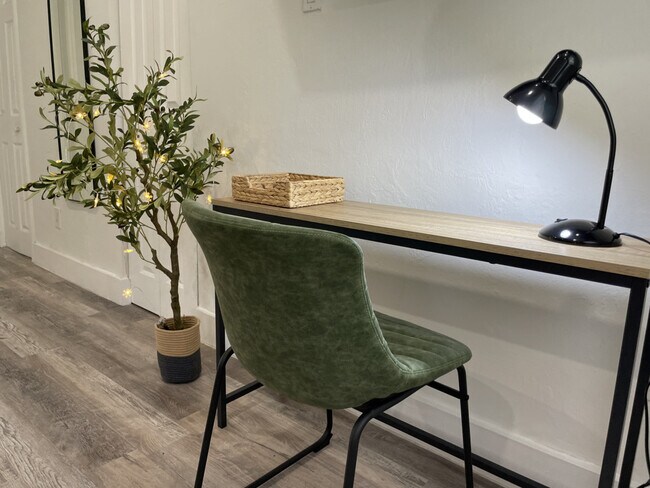 Building Photo - 522 NW 11th Ave