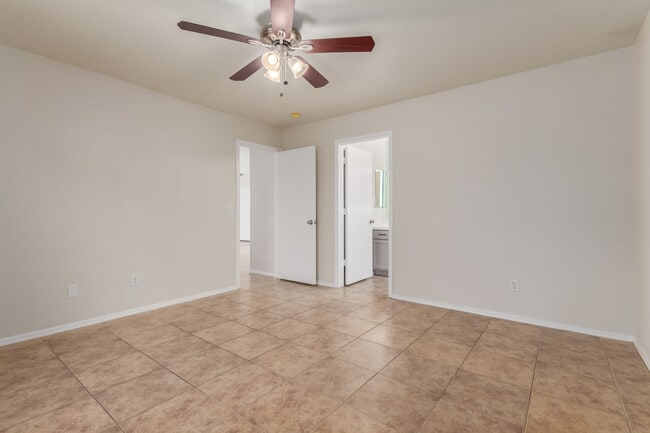 Building Photo - 6932 S Russet Sky Way