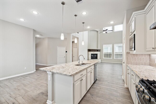 Building Photo - 1535 Giles Dr