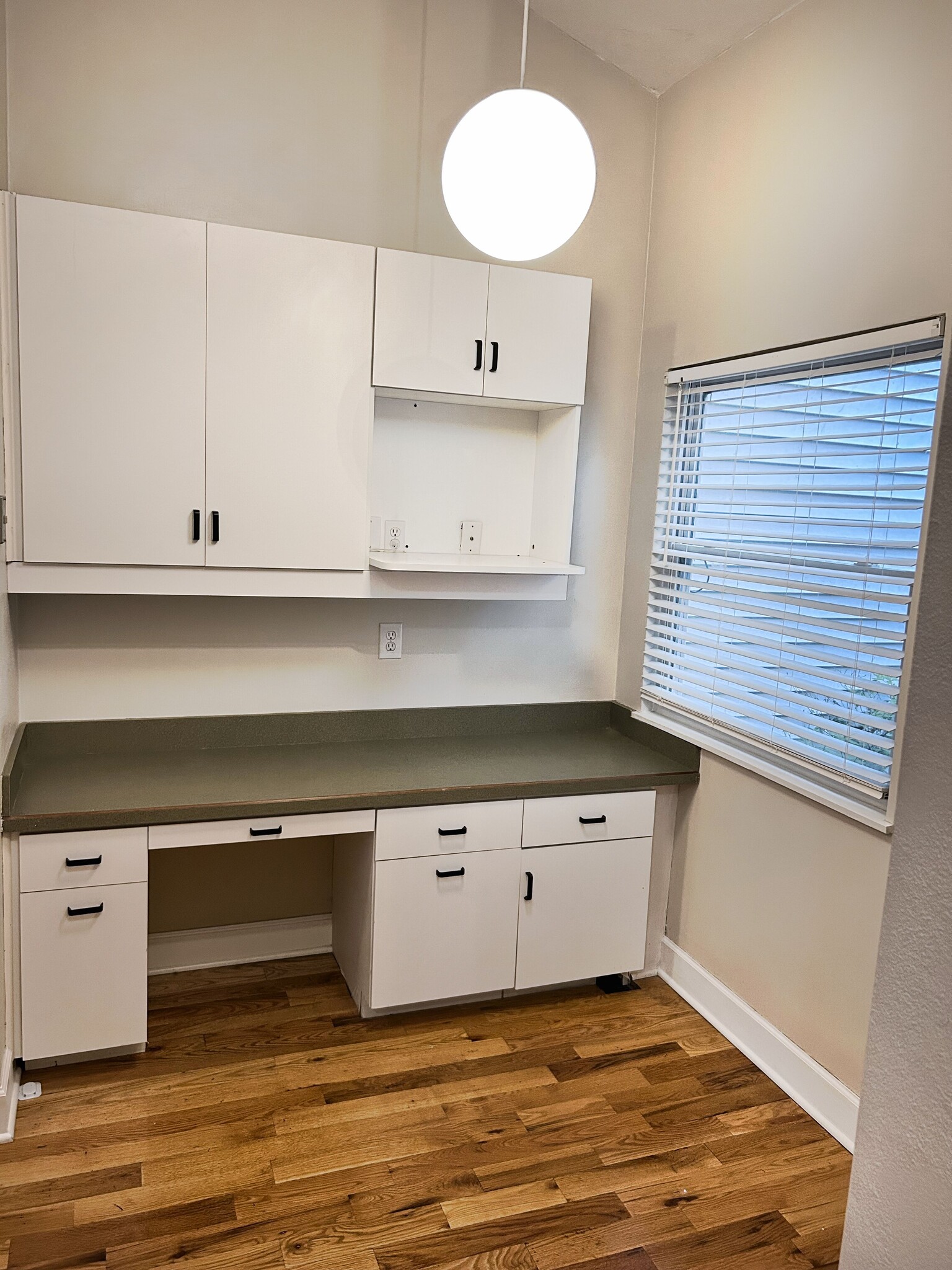 Building Photo - 663 Hiddenwood Ct