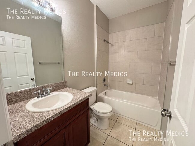 Building Photo - 548 Albatross Dr