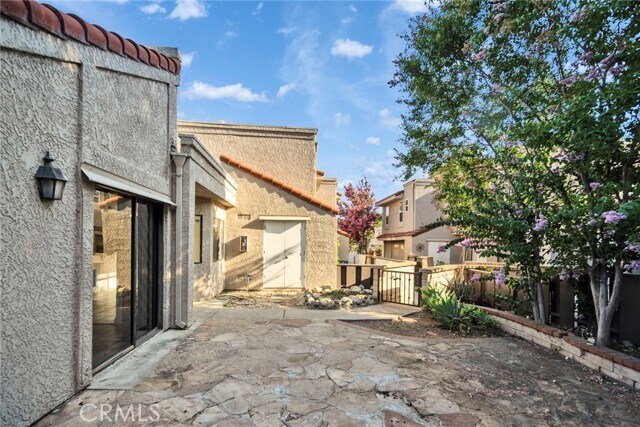 Building Photo - 9764 Huntington Dr