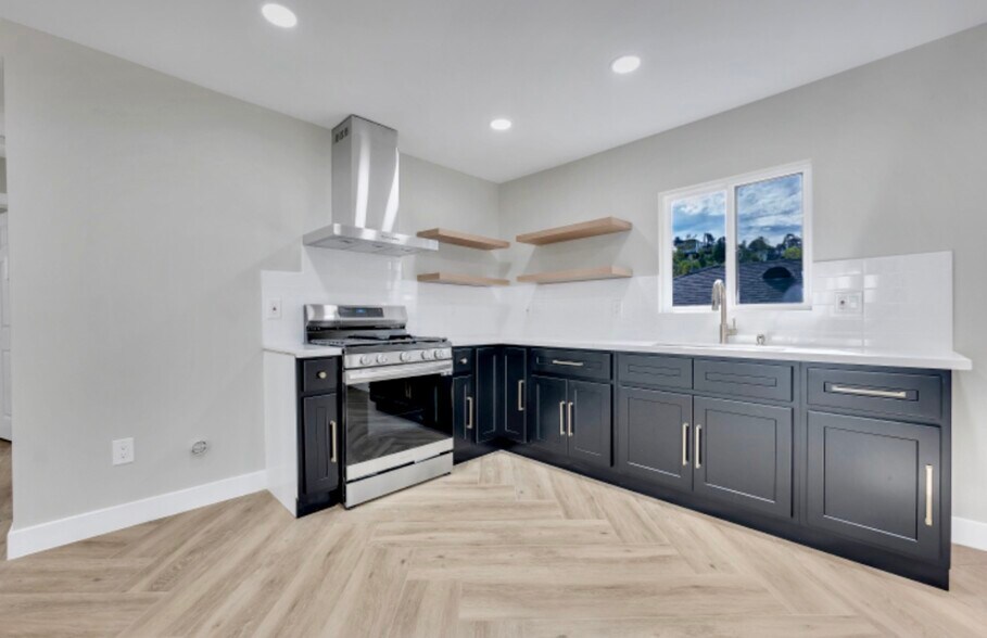 Building Photo - 1223 N Ave 45