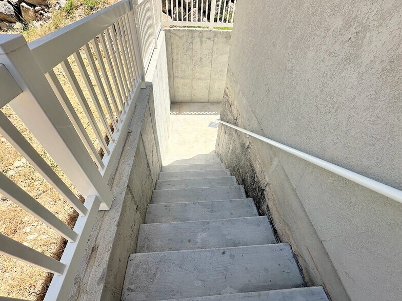 Building Photo - 10218 Bayhill Dr