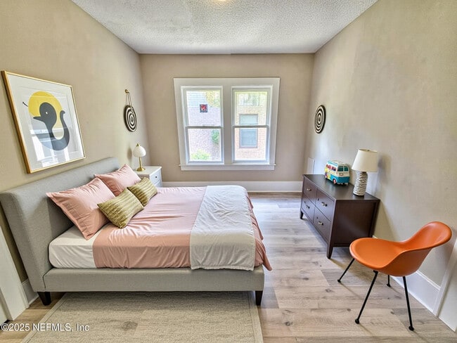 Building Photo - 213 W 24th St