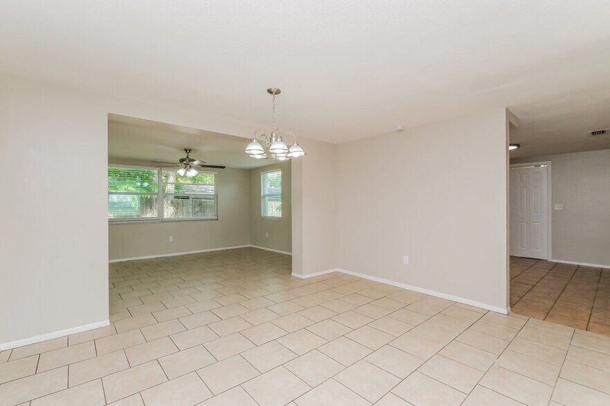 Building Photo - 10933 Felsdale Ave