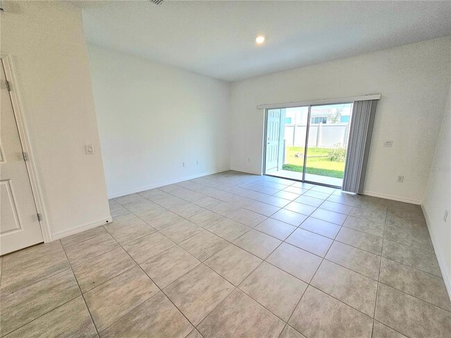 Building Photo - 3098 Skyline Lp