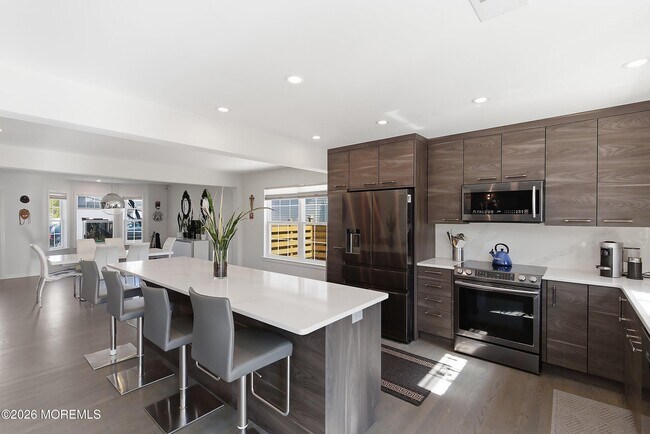 Building Photo - 619 Woodland Ave