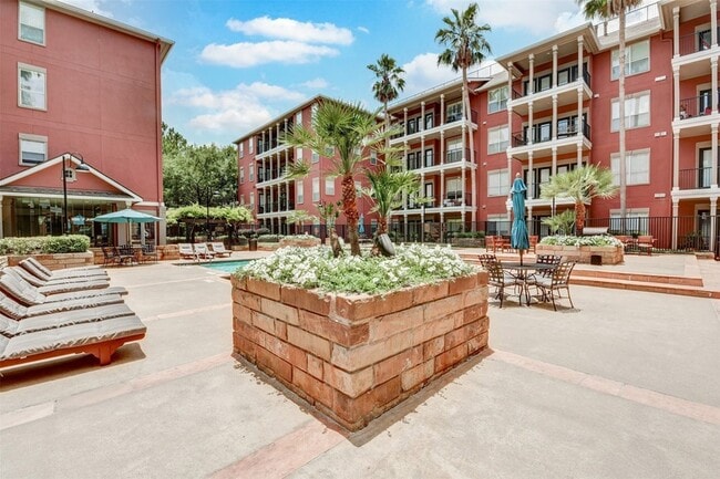 Building Photo - 2400 McCue Rd