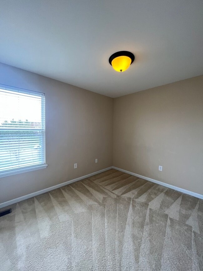 Building Photo - Updated 4 Bed 3 Bath Home In Fairview Heights!