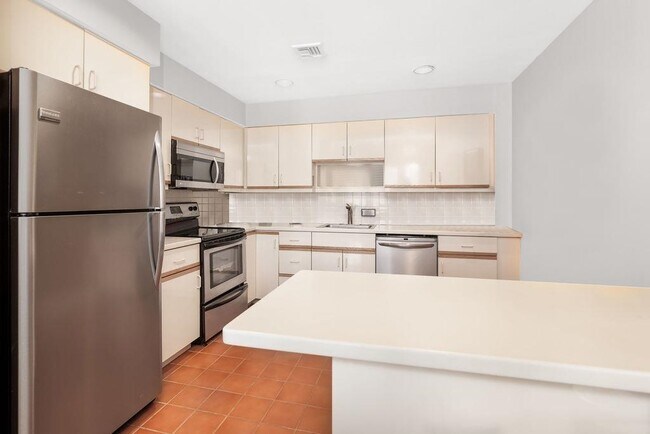 Building Photo - 101 Shearwater Ct E