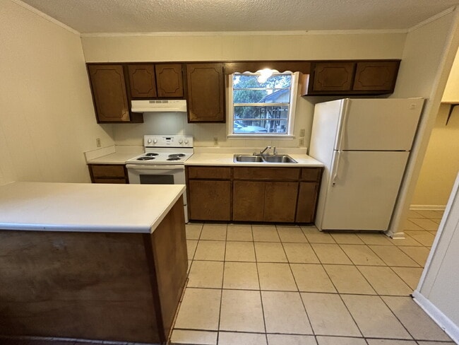 Building Photo - Home For Rent