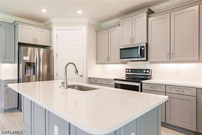 Building Photo - 536 Polihale Wy