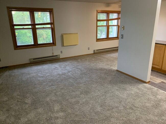 Building Photo - Iowa Ave