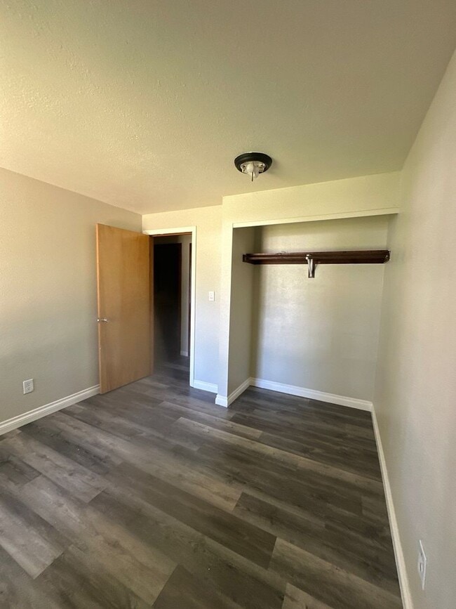 Building Photo - 4321 Myrtlewood Dr