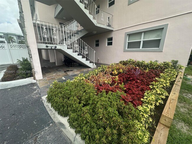 Building Photo - 2775 Taft St