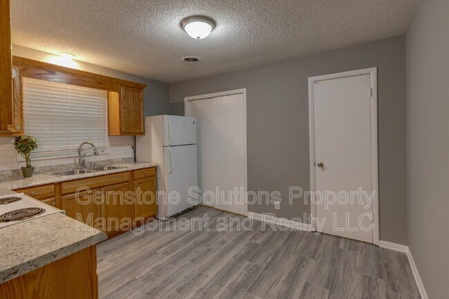 Building Photo - 2305 Dalebrook Ct