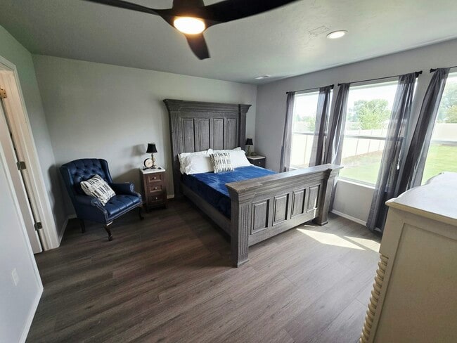Building Photo - 672 S Blackfoot