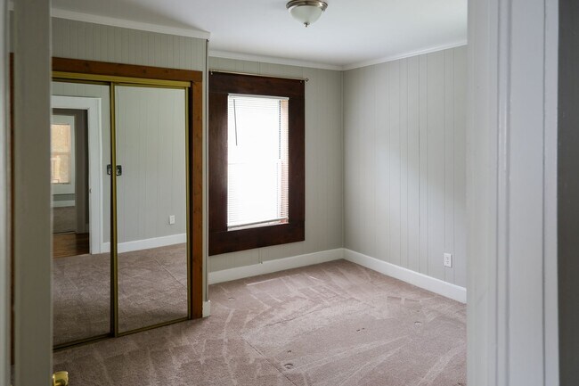 Building Photo - 3Bedroom/1Bath Home Coming Available Soon!
