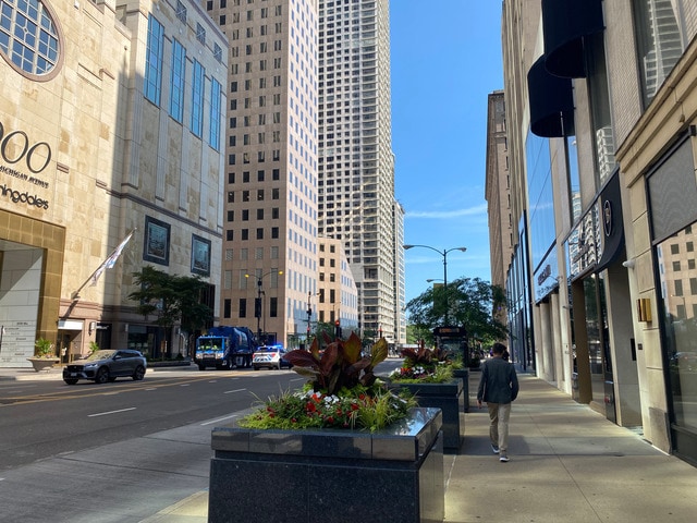 Building Photo - 200 E Delaware Pl